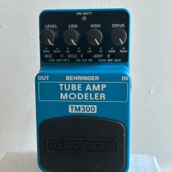 Behringer Tube Amp Modeler TM 300