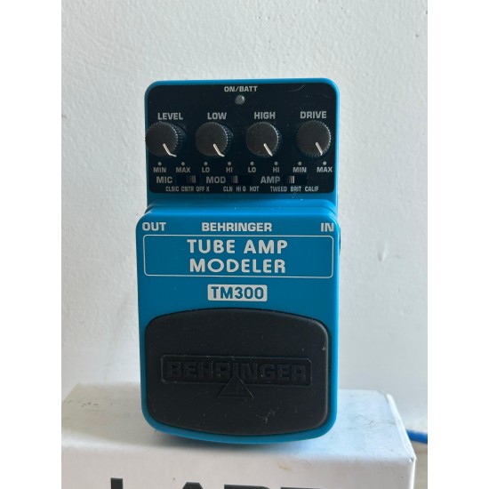 Behringer Tube Amp Modeler TM 300 Behringer Tube Amp Modeler TM 300