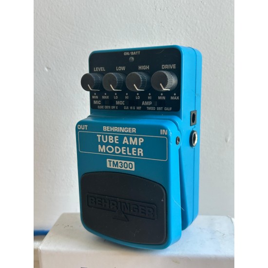 Behringer Tube Amp Modeler TM 300 Behringer Tube Amp Modeler TM 300